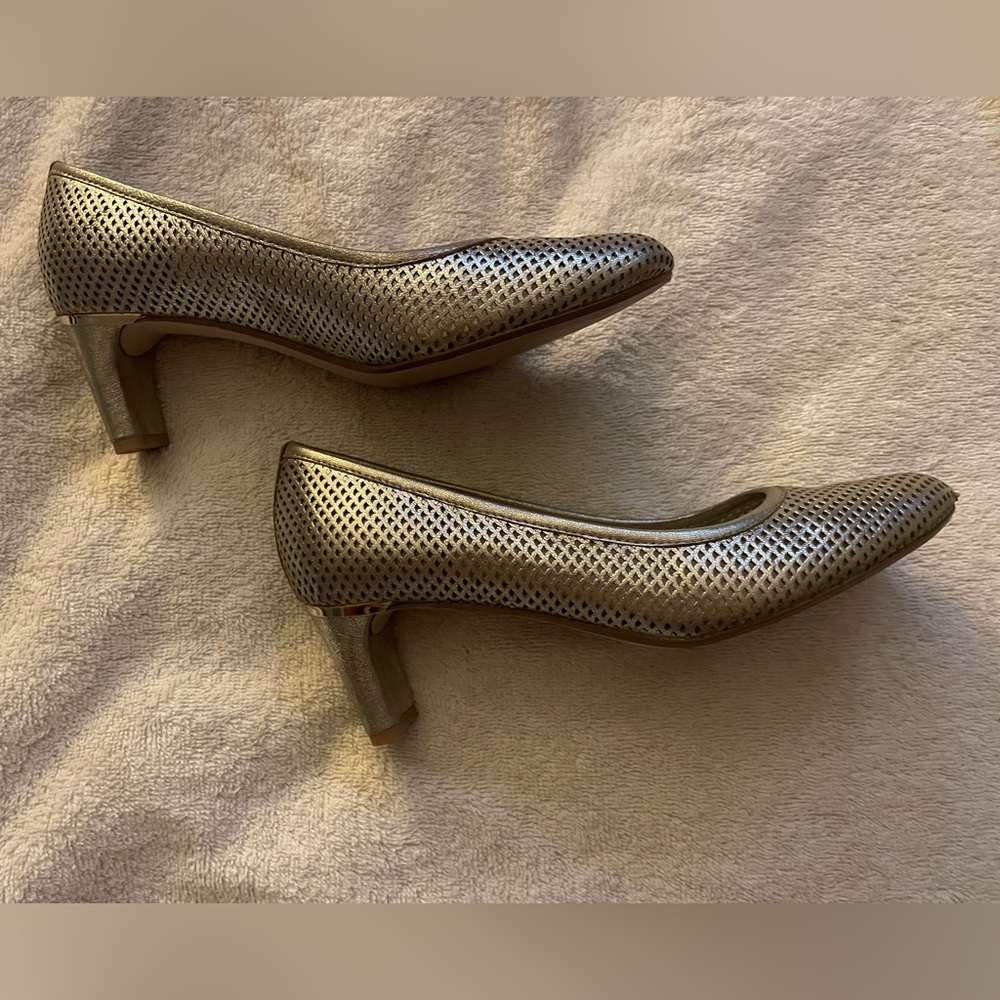 Vaneli Gold Leather High Heels Perforated Pumps Shoes Womens size 7.5 M